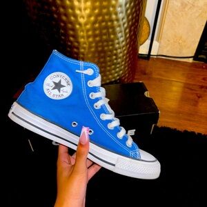 Men’s Converse “Chuck Taylor’s” 💙